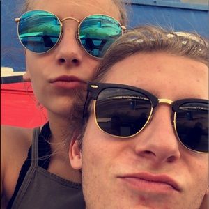 Meet your Posher, Broderick